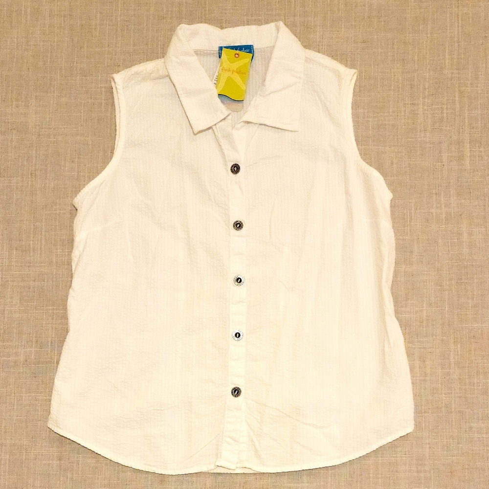 Sleeveless Seersucker Button-down Blouse